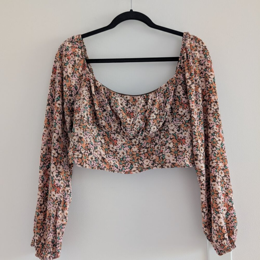 3/$30 retro style long sleeve bodice floral top - Picture 9 of 9